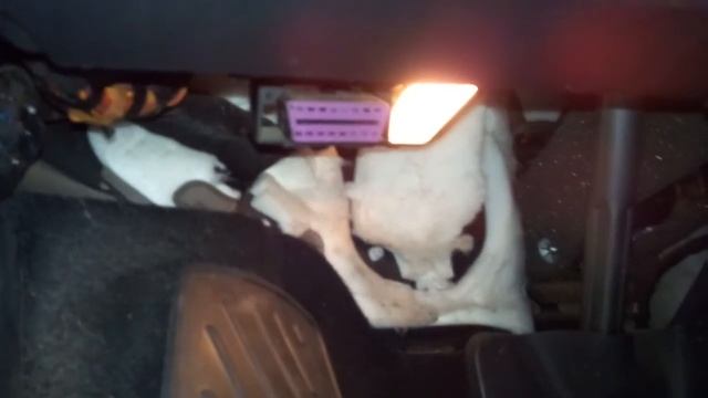 Диагностический разъем OBD2 на Volkswagen Tiguan смотреть онлайн