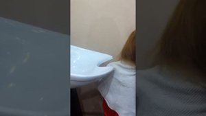 Обучение парикмахеров. Оборачиваем полотенце вокруг головы клиента