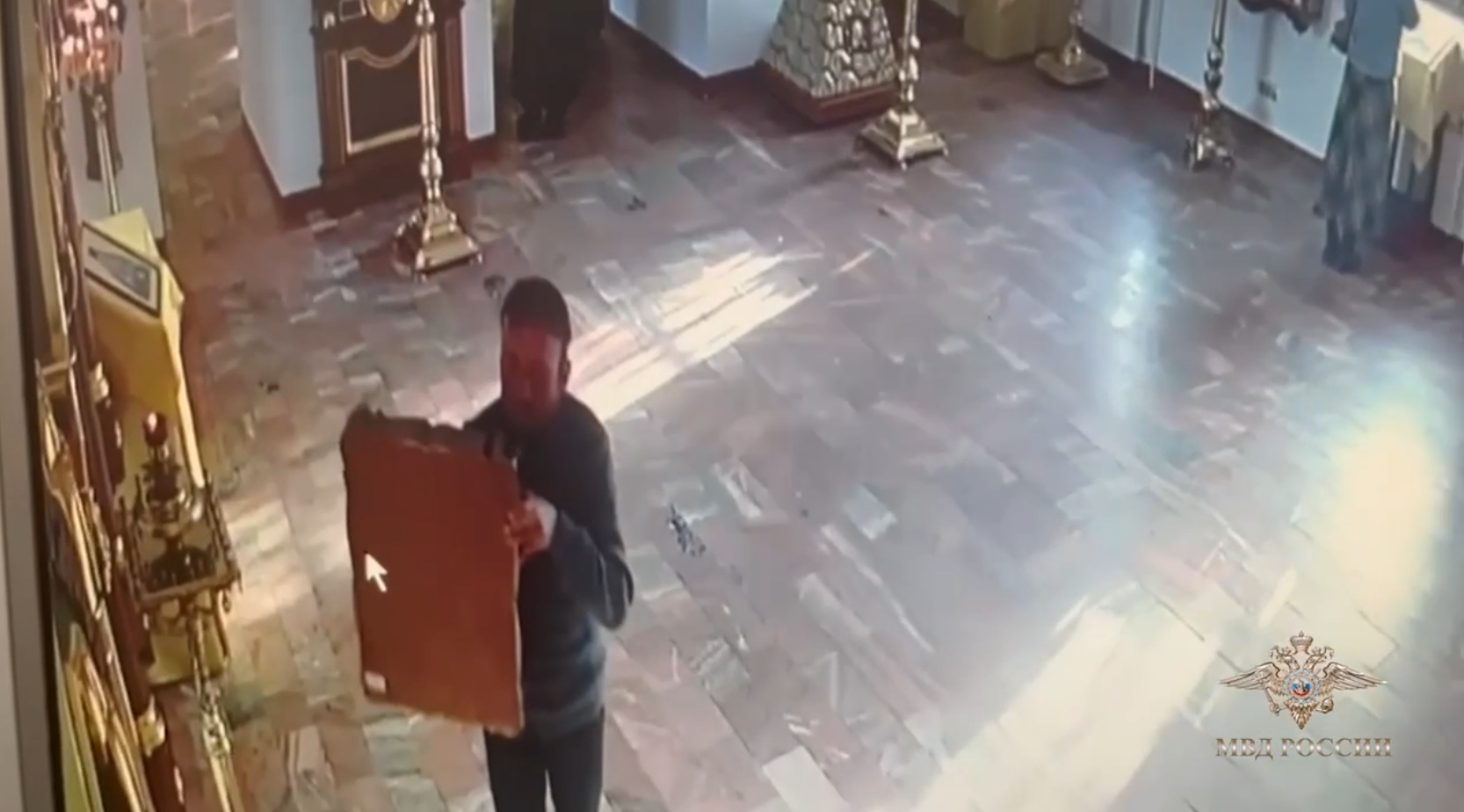 В Иркутской области полицией найдена и возвращена верующим похищенная из храма икона