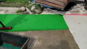 Резиновое епдм покрытие для детской площадки во дворе частного дома. Укладка резиновой крошки