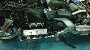 Хонда GL1800 2019 Замена воздушного фильтра