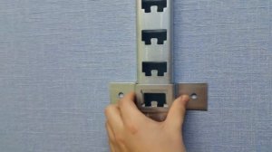 Кабельные стойки для полок стеллажей в кладовке