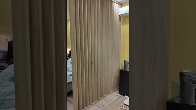 поворотный брус как идеальный способ для зонирования. поворотные рейки. #идеидлядома #перегородка