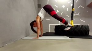 Упражнение "Пика" для мышц пресса в петлях TRX