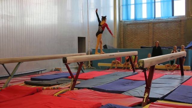 Спортивная гимнастика. Бревно. 1 юношеский разряд. Милана Верзилова,7 лет