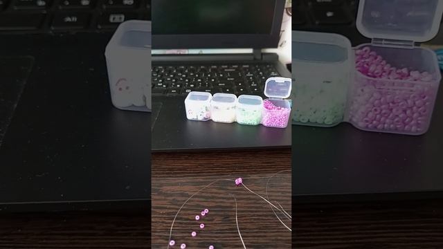 Всем привет!(✿❛◡❛) Туториал на кольцо мозайкой(кирпичиком), в 1 слой из бисера:) Однотонное кольцо.