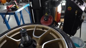 Шиномонтаж Porsche 911 turbo на оборудовании Hunter / Порш 911 турбо шиномонтаж колёс и балансировк