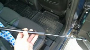 Замена газовых упоров крышки багажника Рено Гранд сценик 4