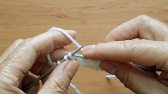 Замечателтный рельефный узор спицами для кардигана, джемпера, детской кофточки, свитера. смотреть онлайн