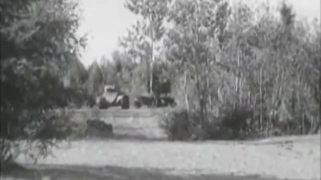 Внизу по полю двигались танкисты-по направленью, кажется вперёд !! смотреть онлайн