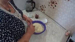 Оладьи на кефире с замороженной вишней в духовке