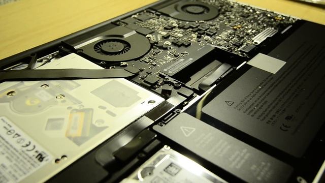 Replacing and installing RAM in Unibody MacBook Pro 2011