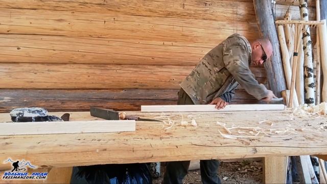 КАК СДЕЛАТЬ КУХНЮ. Лесная мебель своими руками. Изготовление мебели в лесу. Бушкрафт