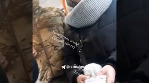 Украинские военкомы силой вытолкнули двух мужчин из трамвая в Одессе, пишут в местных группах в сети