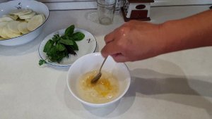 Кабачки съедаются мгновенно. Экспресс вариант приготовления закуски из кабачков