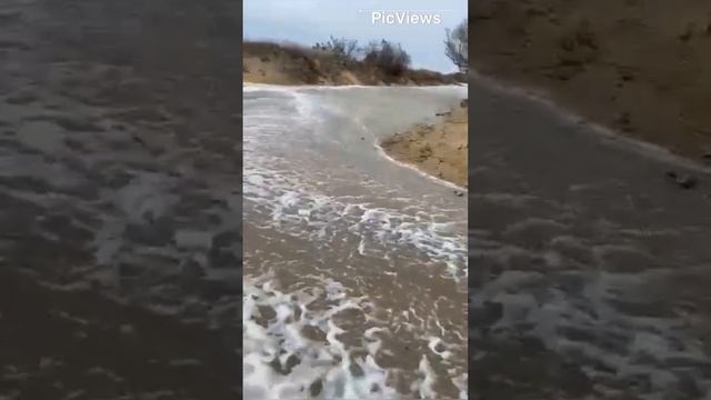 Шторм в Анапе. Благовещенская. Центральный пляж затопило сегодня 26 ноября 2023. Наводнение. Курорт