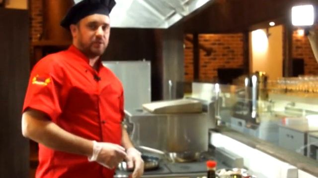 Видеорецепт от шеф-повара Виктора Коршунова – Филе чавычи с овощами. смотреть онлайн