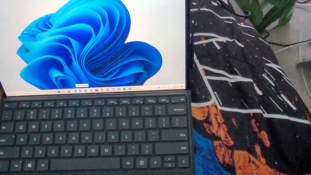 Microsoft Surface pro 8 and keyboard. смотреть онлайн