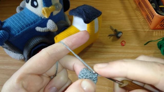 Машинка крючком. Клаксон. смотреть онлайн