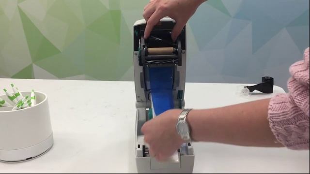 Замена риббона в принтере этикеток Zebra TLP 2824.mp4 смотреть онлайн