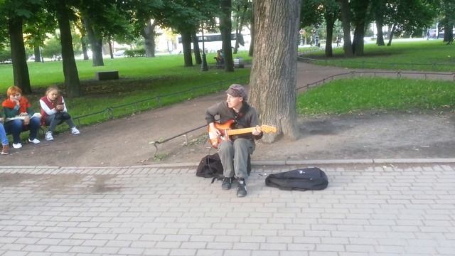 Офигенный талантливый гитарист Глеб Петроградка Санкт Петербург Уличный музыкант смотреть онлайн