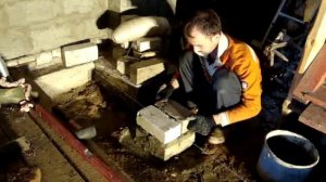 2 этап Как выложить столбики из белого кирпича
