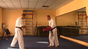 КАРАТЭ КИОКУШИНКАЙ - элементы тренировки с оружием и без ( KYOKUSHIN KARATE -TRAINING )