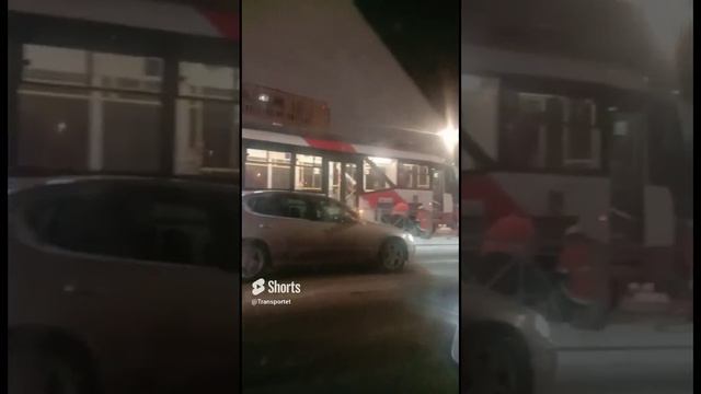 Трамвай сошел с рельс #Shorts #чп