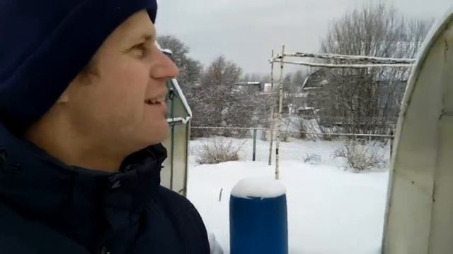 Снег на крышах теплиц. смотреть онлайн