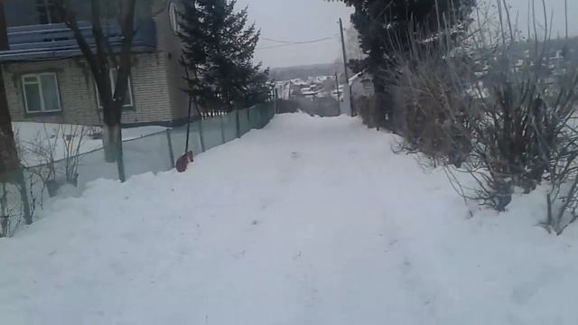 Почистил дорогу "поликарбонатной"лопатой. смотреть онлайн