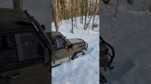 УАЗ на 35 BF Goodrich All Terrain по глубокому снегу.