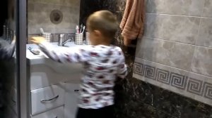 Чистим зубки электрической зубной щеткой Azdent