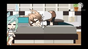 24 часа в нижнем белье + в одной комнате с парнем