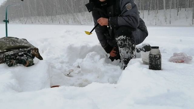 Первая РЫБЫЛКА в МАРТЕ 2021 ГОДА, Озеро УТКУЛЬ. смотреть онлайн