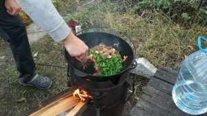 Китайская стеклянная лапша (фунчоза, лонгкоу) с морепродуктами в казане на костре ???