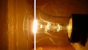 видеообзор включения лампы накаливания 40Вт 225В (криптон или азот-аргон)