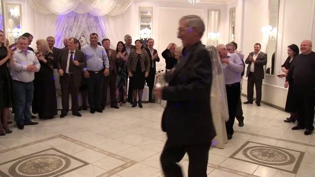 Дети танцуют на юбилее у отца танец "Картули". смотреть онлайн