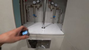 Вместительный и надёжный встроенный шкаф в туалете. Выжимаем МАКСИМУМ из нежилой площади!!!)))