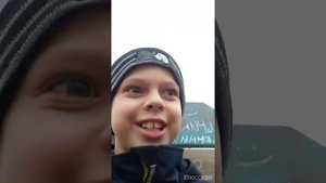 звоним на незнакомые номера страшным голосом ???