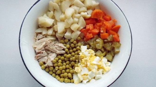 Оливье с курицей
