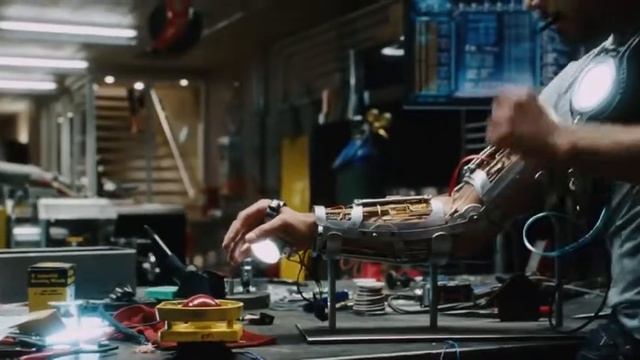 Тони Старк создаёт броню железного человека Mark II Железный человек Iron Man смотреть онлайн