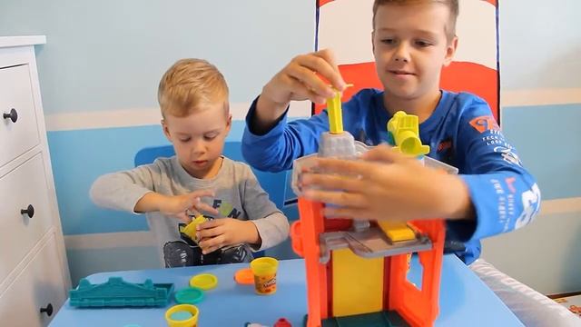 Play-Doh Town Firehouse Набор для лепки Hasbro Play-Doh "Пожарная станция" смотреть онлайн
