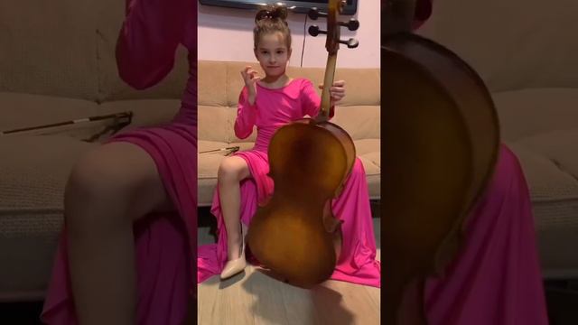ИГРАЕМ НА ВИОЛОНЧЕЛИ | КСЮША РАССКАЗЫВАЕТ ПРО ВИОЛОНЧЕЛЬ