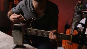Ibanez AM53-SRF : UNPLUGGED test ?