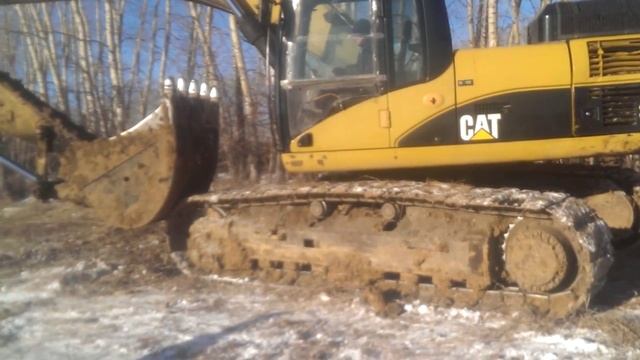 Гусеничный экскаватор CAT 330DL 2010 г.в. в работе