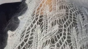 Пуховый ажурный палантин Нежность.