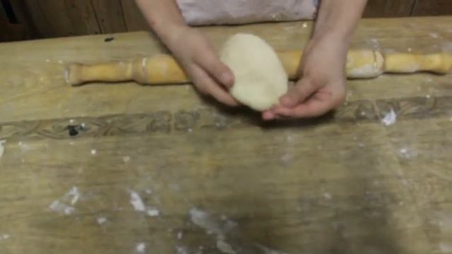 Большая семья  готовит пирожки!!!