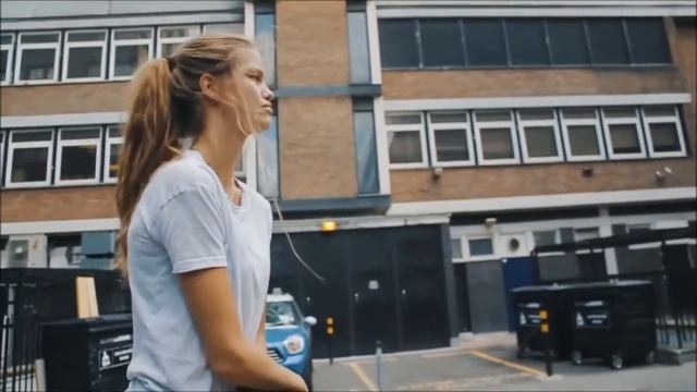 Tanita Tikaram Twist in My Sobriety Norwood & Hills Remix Music Video смотреть онлайн