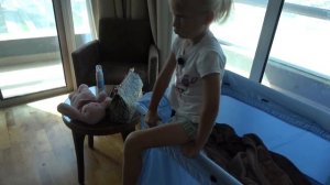 СОФИЯ ХОЧЕТ БЫТЬ МАЛЕНЬКОЙ КАК СЕСТРА. СОФУНЬЯ ШАЛУНЬЯ