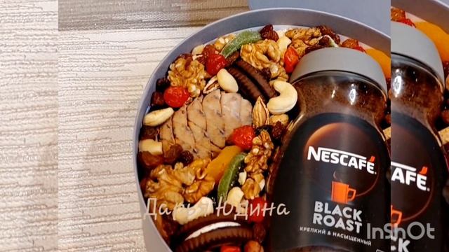 Подарок из орехов и сухофруктов с кофе в шляпной коробке